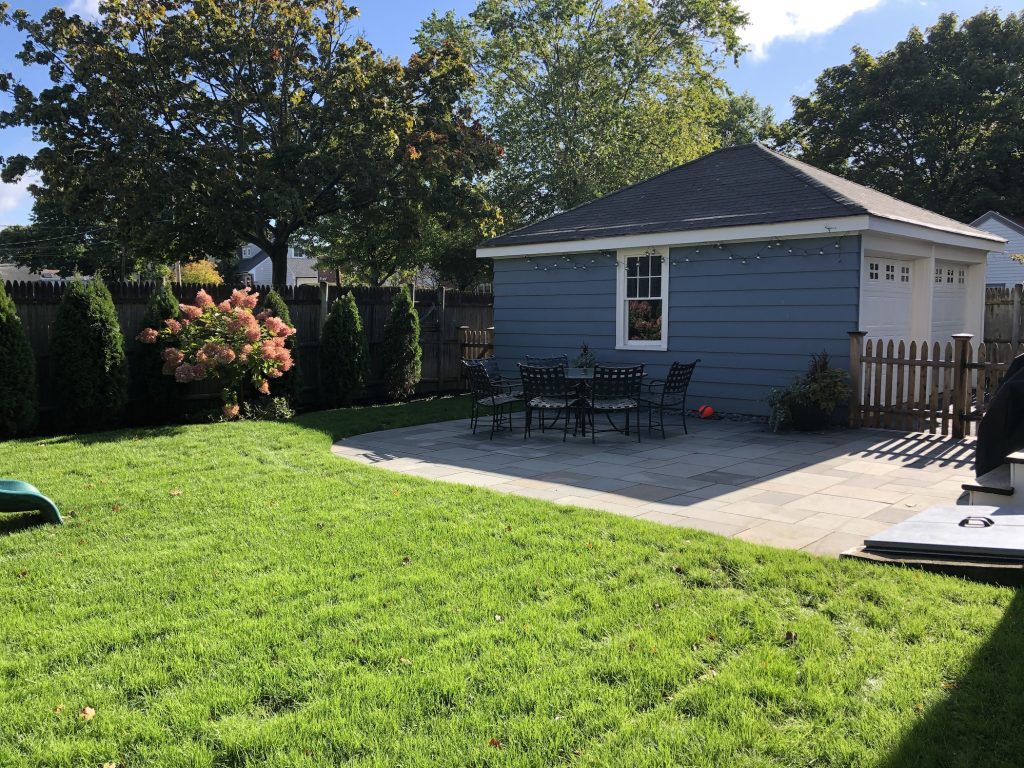 outdoor entertaining space